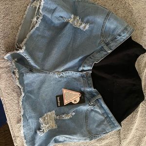 boohoo maternity shorts